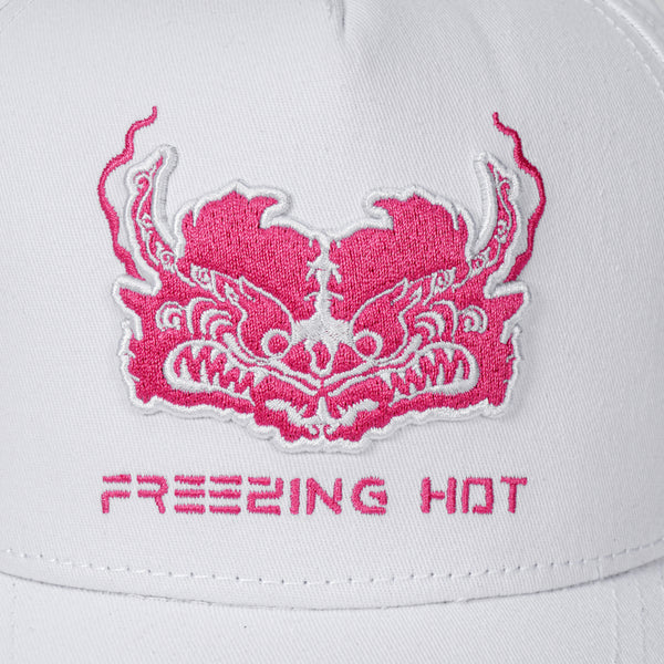 神話の生き物が刺繍されたコットンツイルのベースボールキャップ